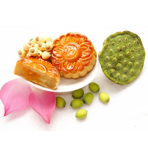 Kam Wah Lotus Seed Paste Mooncake with Double Egg Yolk (Bánh Trung Thu Hạt Sen 2 Trứng) - 4 pcs 720 g